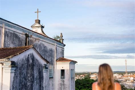 Salvador Bahia Brasil De Junho De Uma Mulher De Costas Olhando