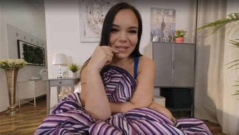 Squeeze Sofia Lee Vr Porn Video Vrporn