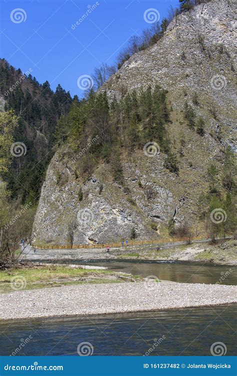 dunajec river gorge view   river  peaks   pieniny