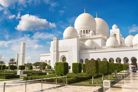 Sheikh Zayed Grand Mosque In Abu Dhabi Stock Image Image Of Muslim