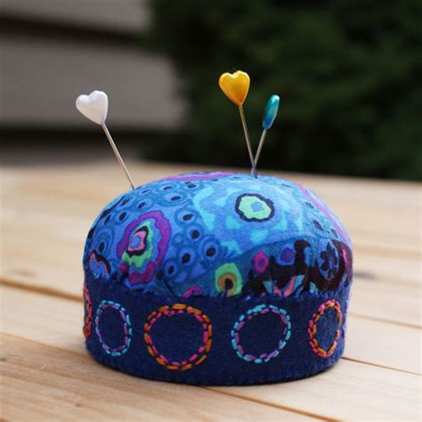 Original Diy Pincushions For Sewing Addicts Shelterness