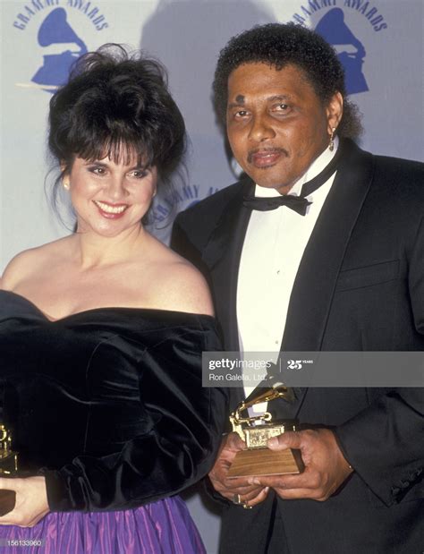 Musicians Linda Ronstadt and Aaron Neville attend the 32nd Annual ...