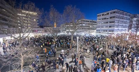 5500 Teilnehmer An Corona Demo In Pforzheim Bildergalerie