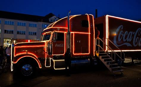 Coca Cola Weihnachtstruck Foto And Bild Autos And Zweiräder