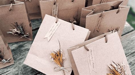 Gift Bags for Wedding Guests ( 8 Beautiful Paper Bag Ideas ) - Packoi