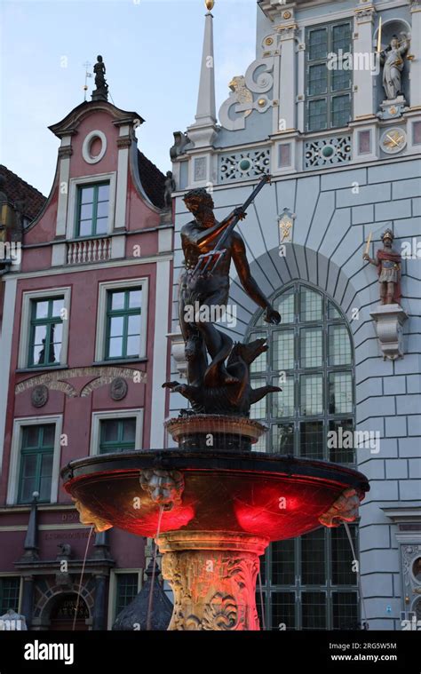 Statue Of The Historic Neptune S Fountain Fontanna Neptuna On D Ugi