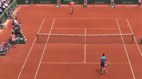 Roland Garros Violente Collision Entre Damir Dzumhur Et Un Ramasseur