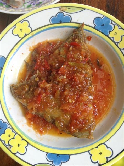 Fried fish with tomato sauce