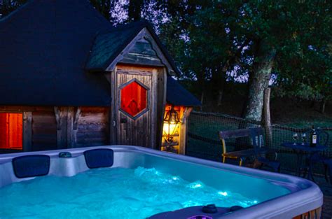 Cabane De Luxe Avec Sauna Et Jacuzzi Cabane Dans Les Arbres