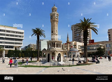 Izmir Saat Kulesi Fotos Und Bildmaterial In Hoher Aufl Sung Alamy