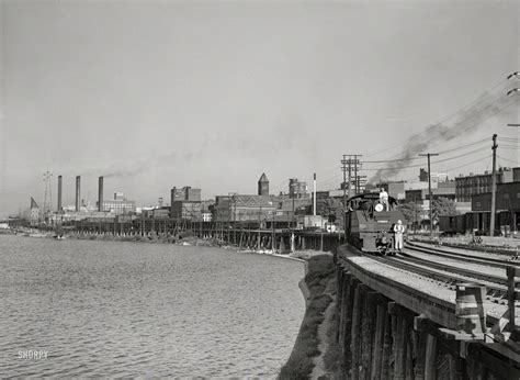 August 1940. "Kentucky. Louisville waterfront along the Ohio River