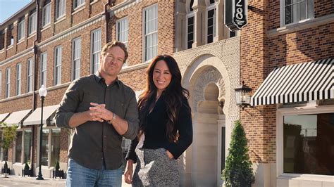 Chip And Joanna Gaines Talk About New Show Fixer Upper The Hotel