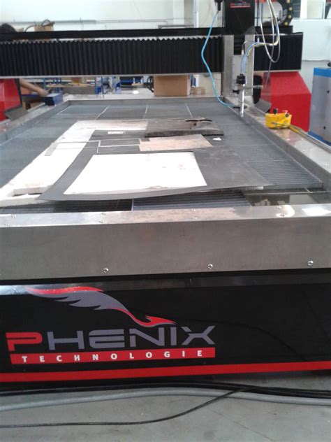 MDX Machine CNC de découpe au jet deau PHENIX TECHNOLOGIE