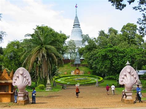 Khmer Tour for U: WAT PHNOM