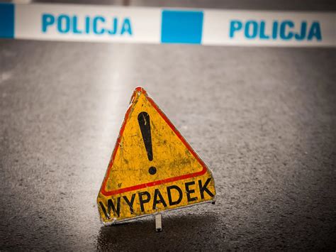 Wypadek W Bochni Ludzie Zostali Zakleszczeni W Busie