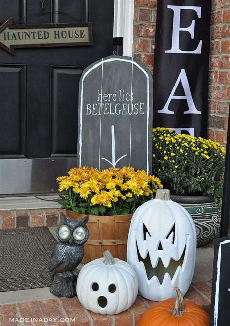 Spooky DIY Halloween Chalkboard Tombstones