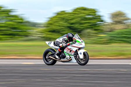 Le Han Levantado A Guy Martin El R Cord De Velocidad En Moto A Km