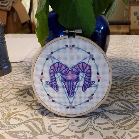 A Cross Stitch Pattern With A Ram Head On It