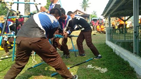 Pembuatan Pionering Meja Makan Portable Pasit Mania Pramuka Smp It