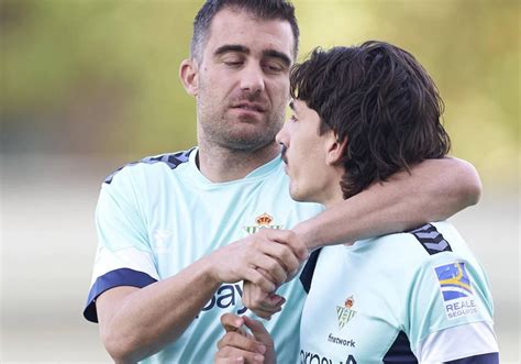 Betis Sokratis anuncia su retirada al término de la temporada