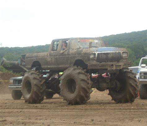 Big Trucks Mudding