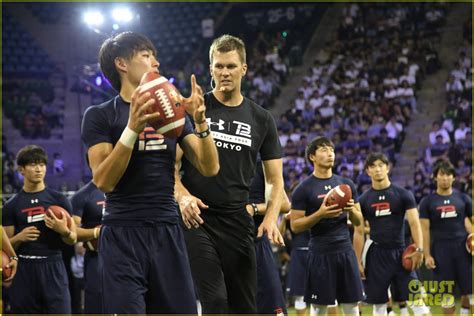 Tom Brady Goes Shirtless For Sumo Wrestling In Japan Video Photo