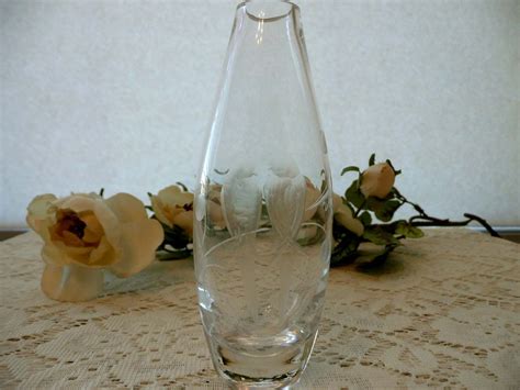 Pretty Vintage Etched Glass Bud Vase With Love Birds By Mossycottage On Etsy Bud Vases Glass