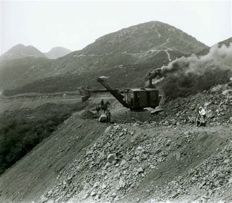 Construction of Hollywoodland sign, 1923