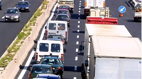 Incidente In Tangenziale Cinque Auto Coinvolte