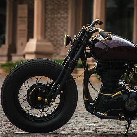 Utwo Royal Enfield Thunderbird 350 © Rajputana Customs