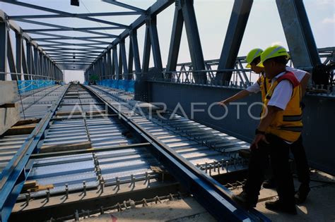 Progres Pembangunan Duplikasi Jembatan Kapuas ANTARA Foto