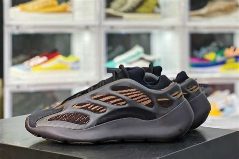 よろしくお Adidas Adidas Yeezy 700 V3 Clay Brown 28cmの通販 By はまちs Shop｜アディダスならラクマ しかねます