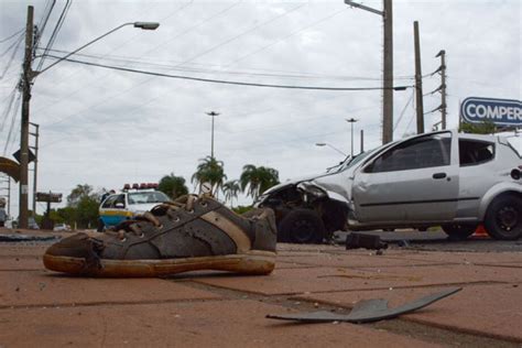 Motociclista Tem P Amputado Depois De Carro Invadir Pista Contr Ria