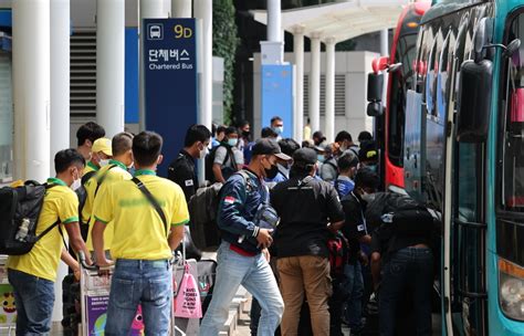 외국인 10명 중 8명 한국 생활 만족가장 어려운 건 언어 한국경제