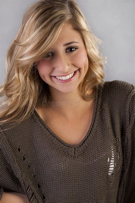 Nette Blonde Jugendliche Stockbild Bild Von Haar Attraktiv 15936217