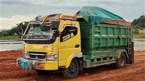 Dump Truk Canter Jomplang Muatan Full Bak Tanah Timbunan Youtube