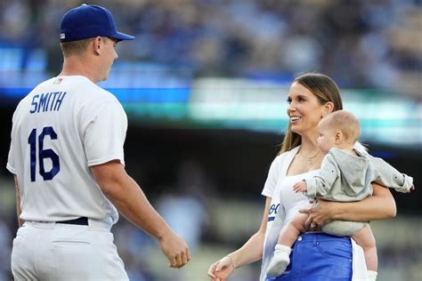 Dodgers Video Cara Smith Throws First Pitch On Will Smith Bobblehead Night