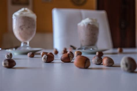 Granita Siciliana Alla Nocciola Senza Gelatiera Seduti A Tavola