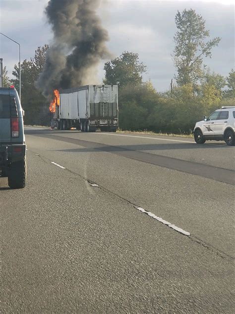 Photos Semi Truck On Fire On I 5 The Daily Chronicle