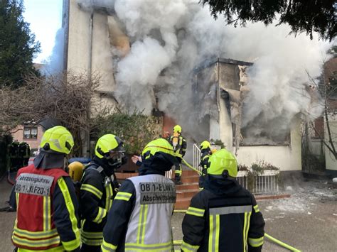 Anwohner Retten Vier Personen Bei Wohnungsbrand Einsatzbericht