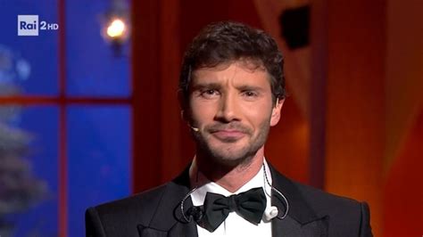 Stefano De Martino Rischia Di Non Condurre Affari Tuoi La Produzione