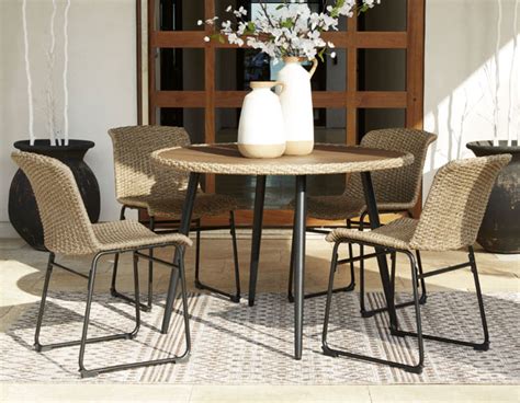 Amaris Outdoor Dining Table And Chair Set