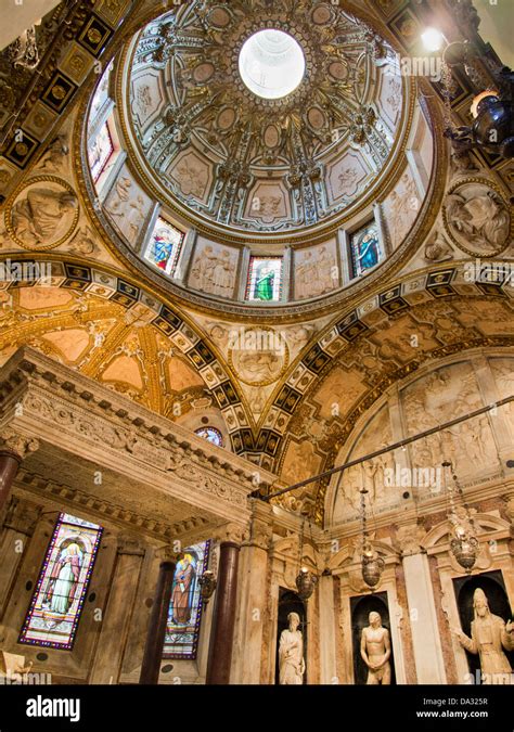 Chiesa San Lorenzo Genova Interno Immagini E Fotografie Stock Ad Alta