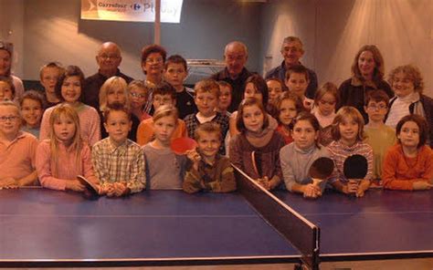 École Sainte Hélène Les élèves s initient au ping pong Le Télégramme