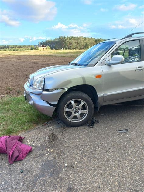 Niebezpieczny wypadek z udziałem motocykla i dwóch osobówek w Radzynach