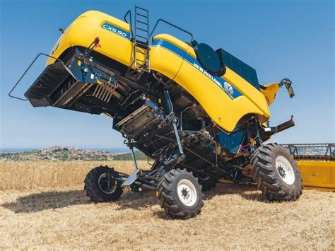 New Holland CX Kompaktowe kombajny dla mniejszych i średnich