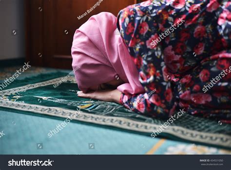 Young Muslim Woman Making Prostration Prayer Stock Photo 434531050 ...