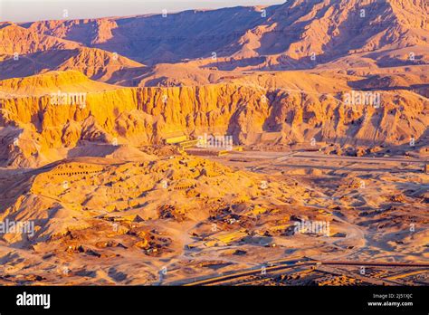 Veduta Aerea Del Tempio Mortuario Di Hatshepsut A Deir El Bahari In