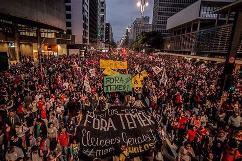 Protesto contra Temer reúne mais de cem mil na Paulista PCB Partido