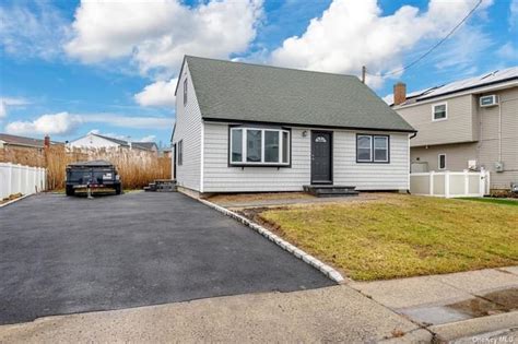 831 Atlantic St Lindenhurst Ny 11757 Mls 3551286 Rental Bex Realty